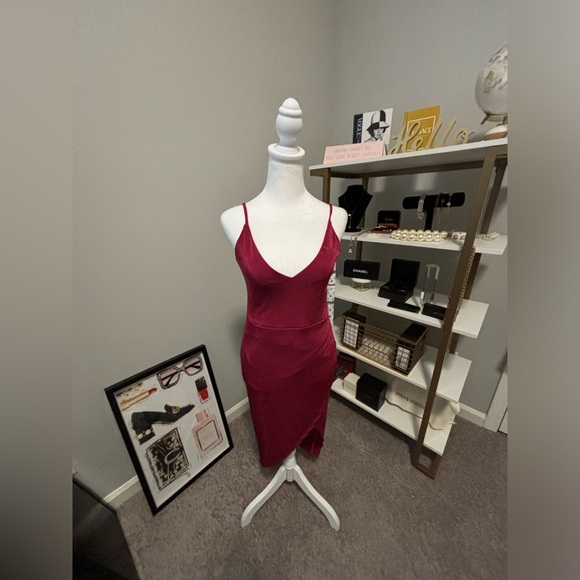 Lulus Luxe Option Wine Red Tulip Sleeveless Midi Dress Medium NWT - Picture 5 of 12